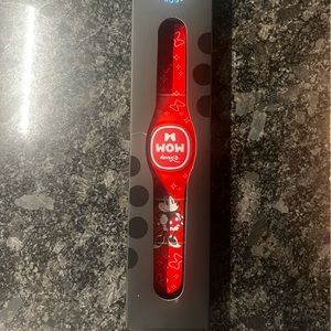 Disney Parks MagicBand + Plus Disney Mom